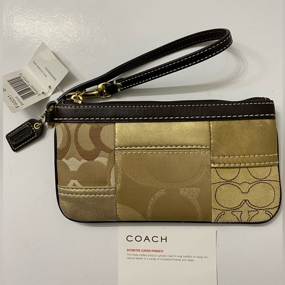 Coach Handbags - COACH Wristlet NEW with Tag, COACH Company women’s wristlet wallet